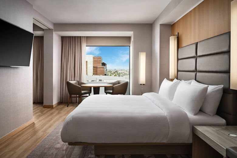 AC Hotel By Marriott Phoenix Downtown