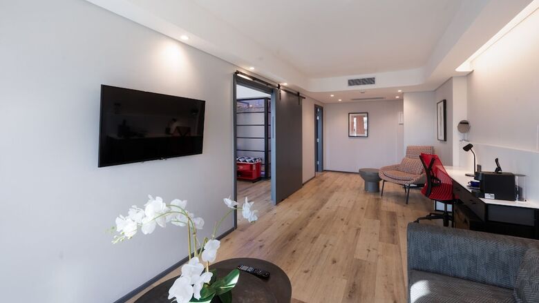 Anew Hotel Green Point