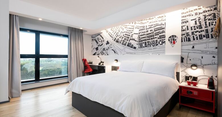 Anew Hotel Green Point