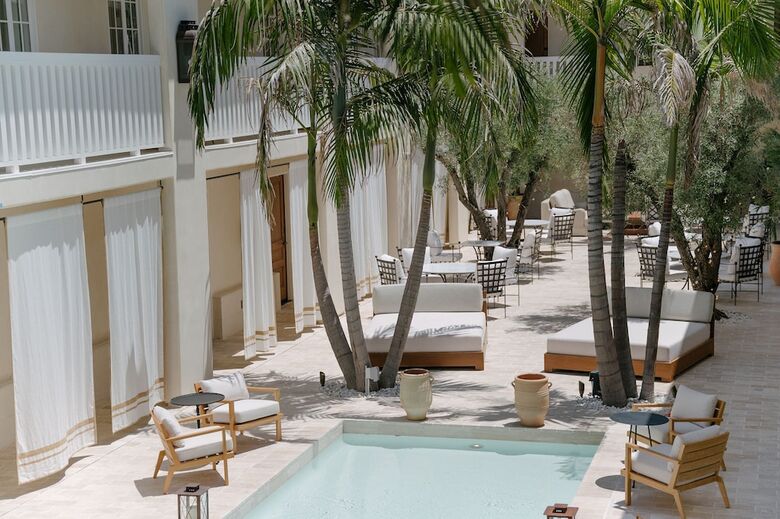 Hotel Cara