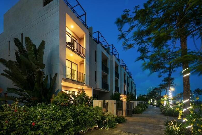 Hotel La Batisse Resort Halong