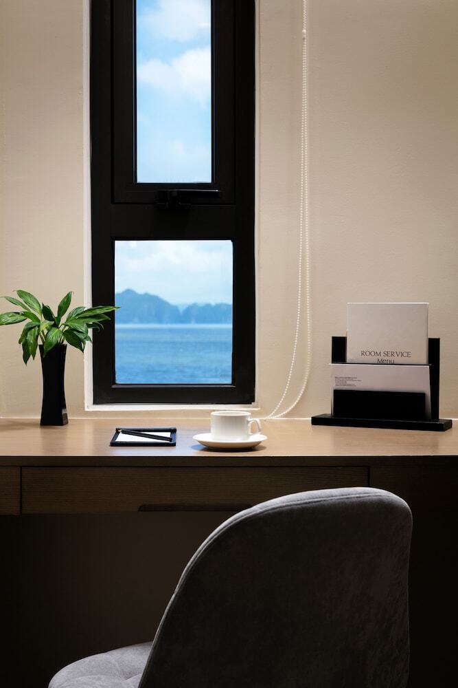 Hotel La Batisse Resort Halong