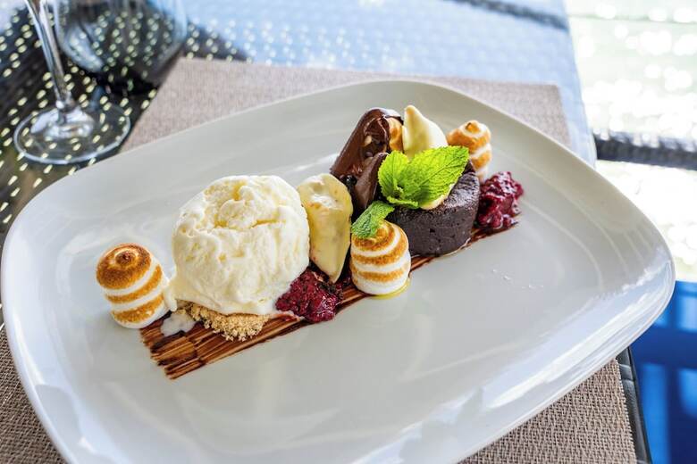 Le Nautique - Luxury Waterfront Hotel