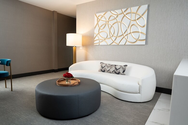 Hotel Springhill Suites By Marriott Chicago Chinatown