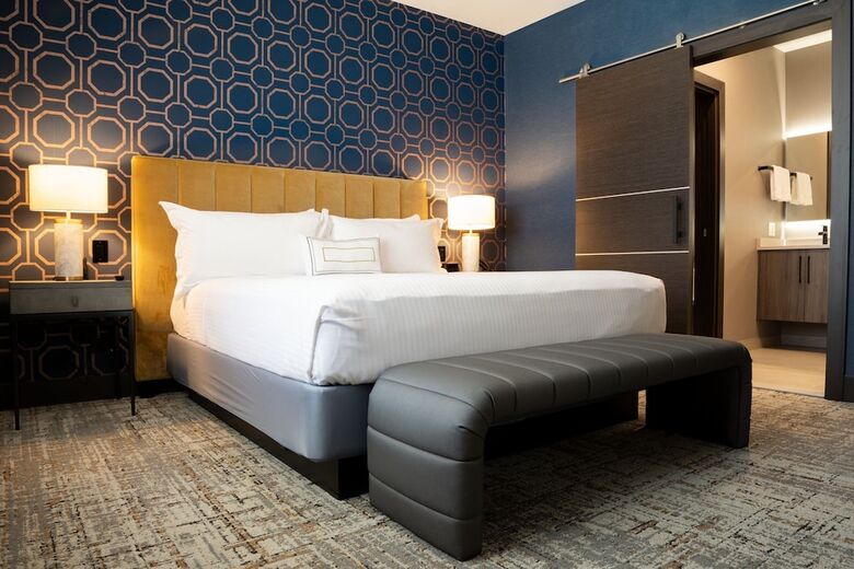 Hotel Springhill Suites By Marriott Chicago Chinatown