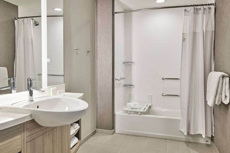 Hotel Springhill Suites By Marriott Chicago Chinatown