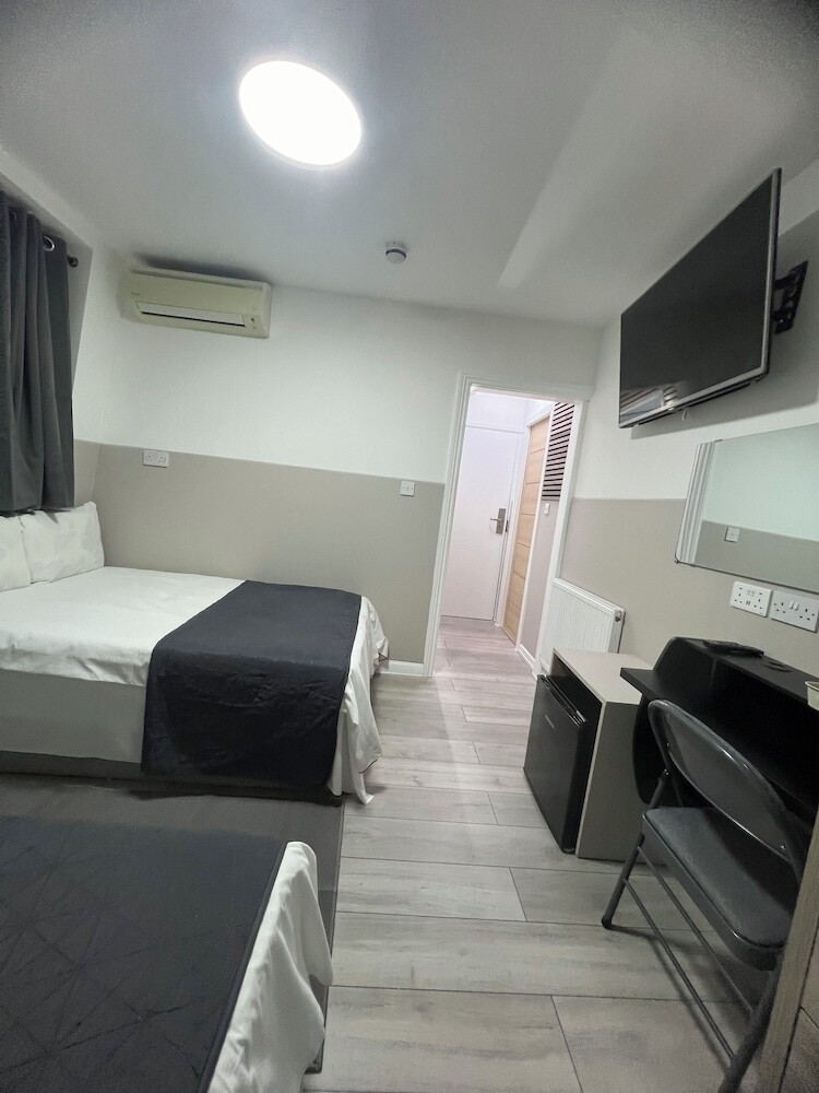 Plaza London Hotel
