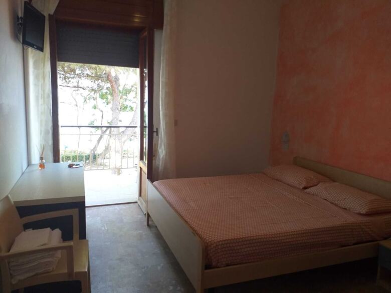 Bed & Breakfast Room-spacious Quadruple Room A Stone Thr