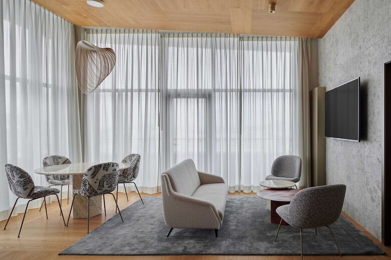 Iceland Parliament Hotel, Curio Collection By Hilton