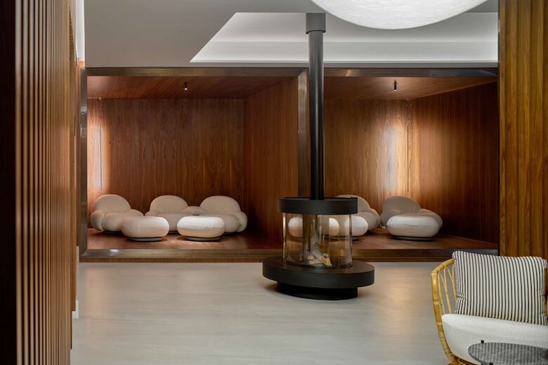 Iceland Parliament Hotel, Curio Collection By Hilton
