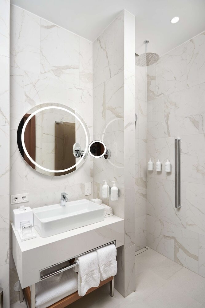 Iceland Parliament Hotel, Curio Collection By Hilton