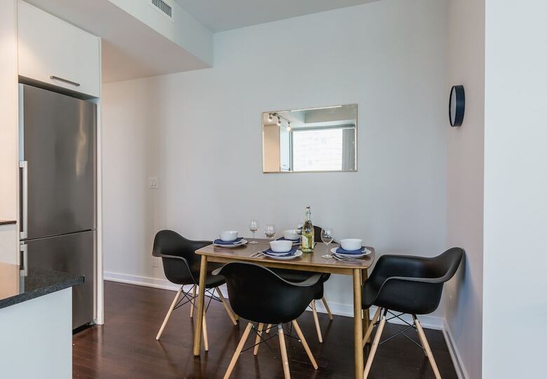 Hotel 12 York St Condo - Financial District