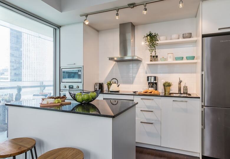 Hotel 12 York St Condo - Financial District