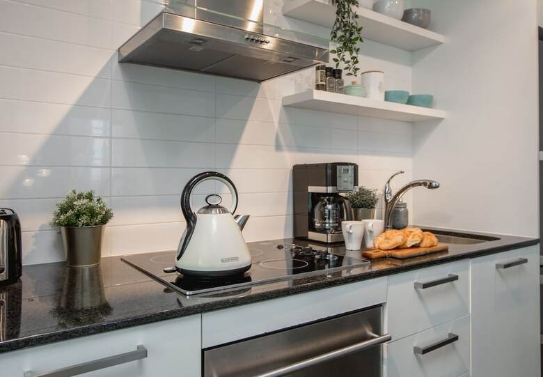 Hotel 12 York St Condo - Financial District