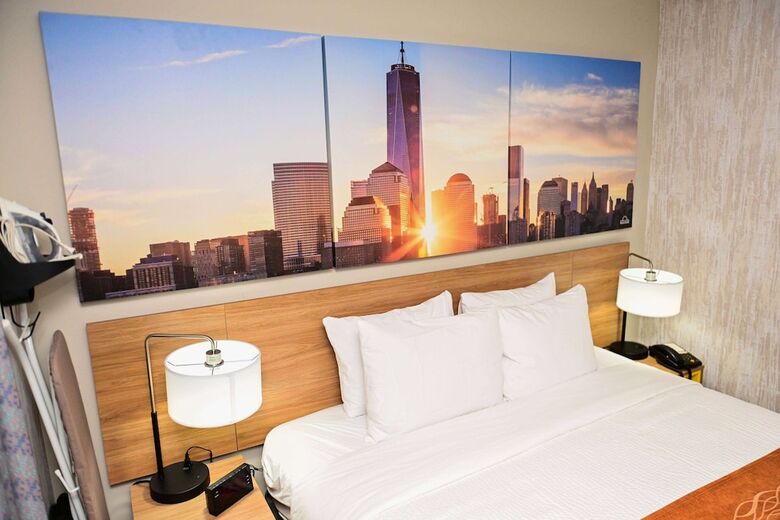 Hotel Days Inn By Wyndham Bronx Nyc