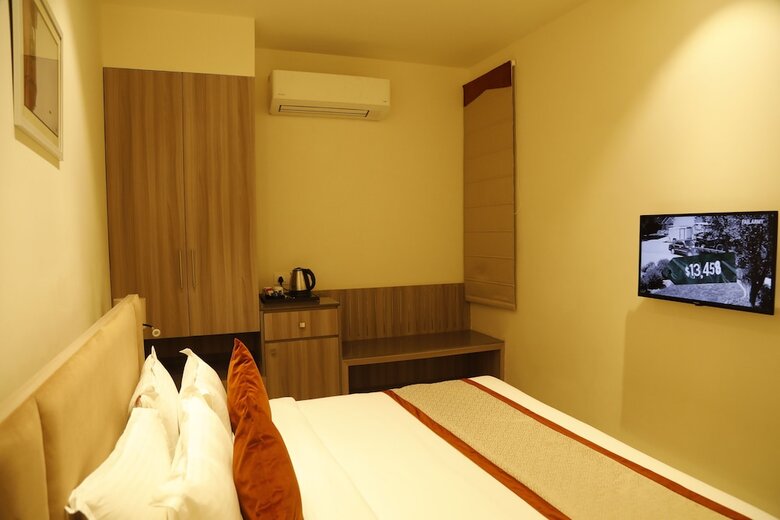 Hotel The Royal Vista