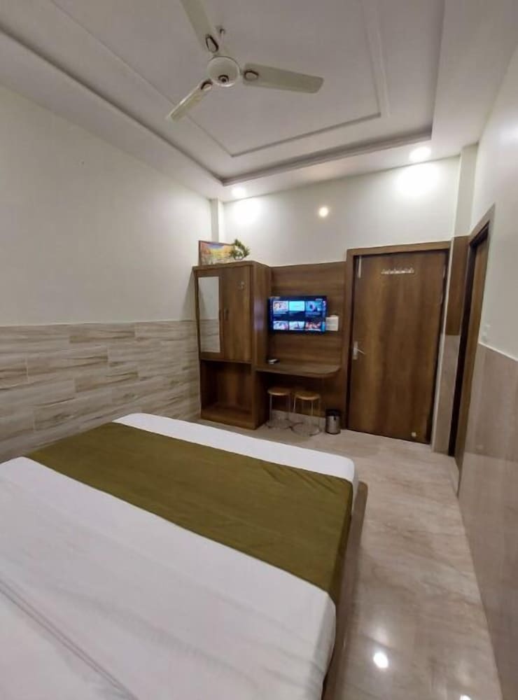 Hotel Taj Nice Point By Taj Sunrise Grp