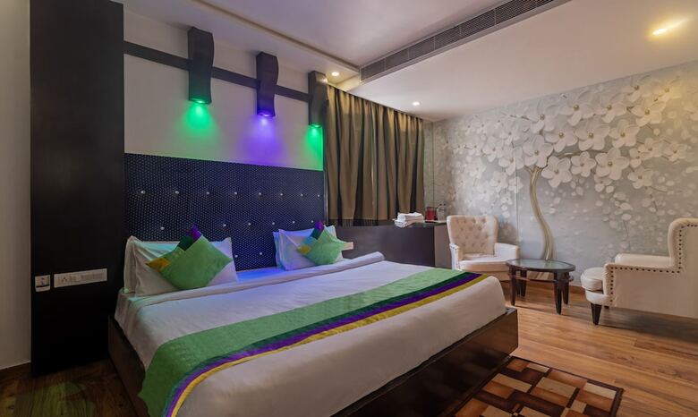Hotel Treebo The Royal Taj