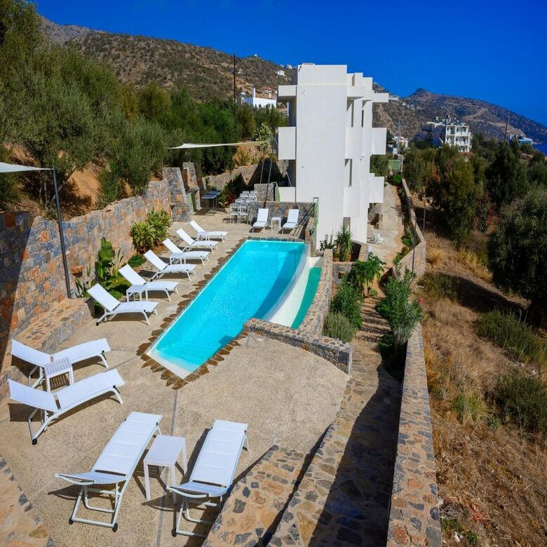 Roots Suites In Crete