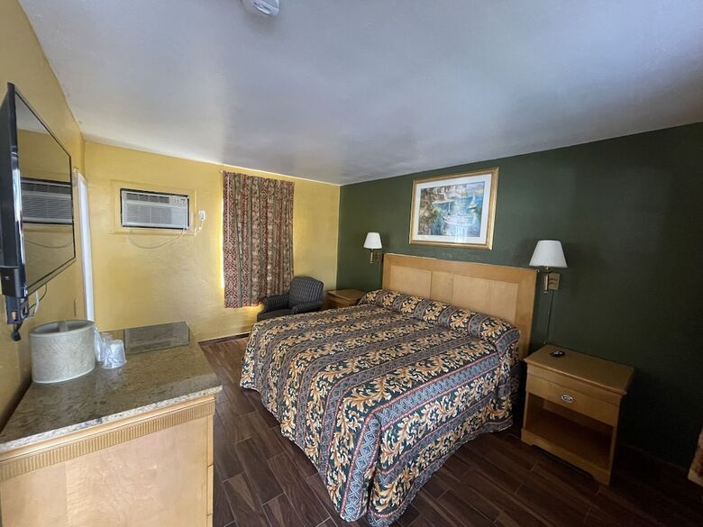 Shangri La Motel