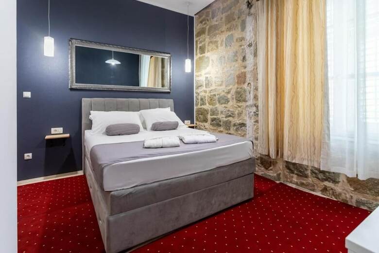 Castle View In Deluxe Room - Hotel Rose Split