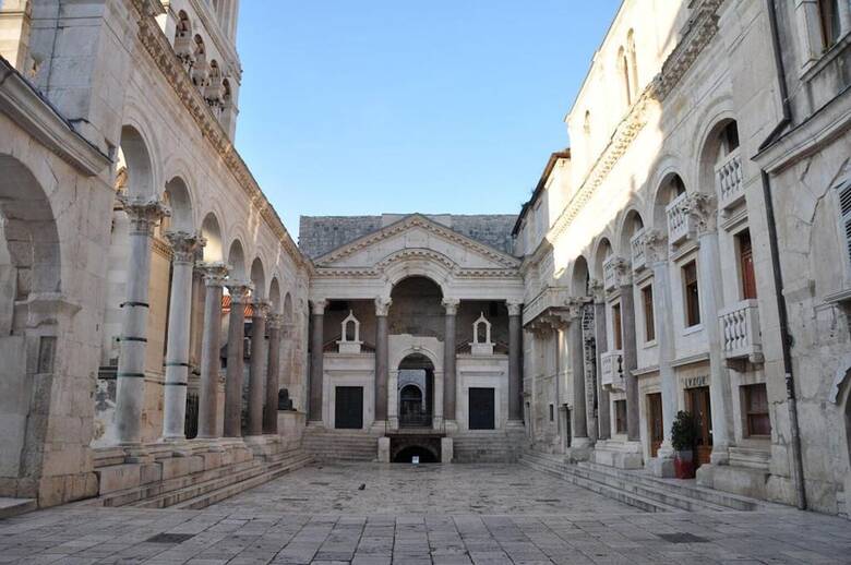 Castle View In Deluxe Room - Hotel Rose Split