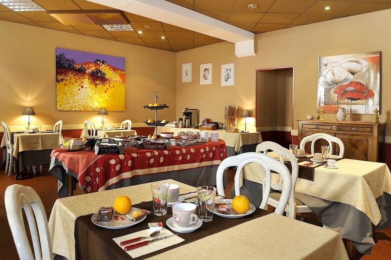 Hotel Logis Auberge De La Treille