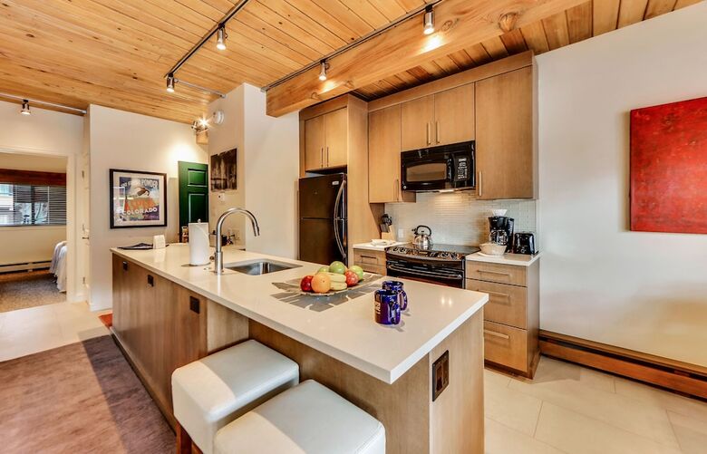 Aparthotel Aspen Square Condominium Hotel