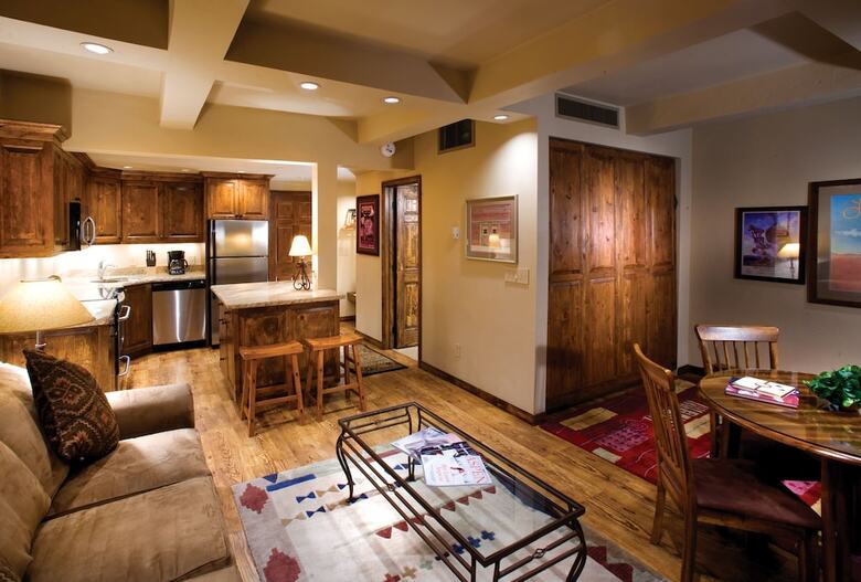 Aparthotel Aspen Square Condominium Hotel