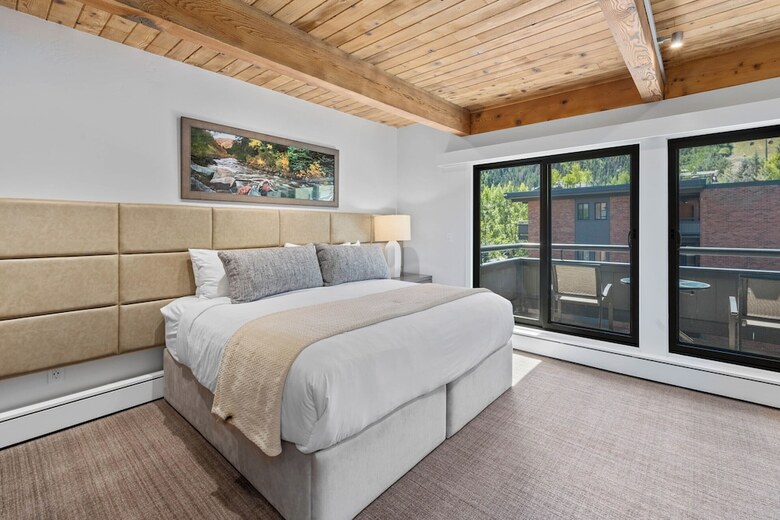 Aparthotel Aspen Square Condominium Hotel