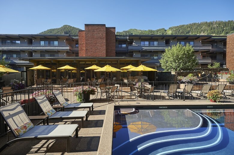Aparthotel Aspen Square Condominium Hotel