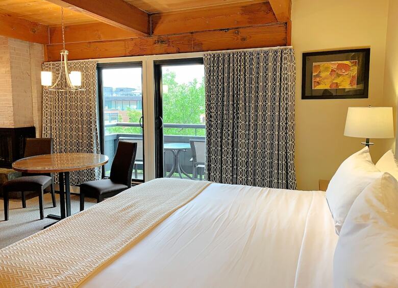 Aparthotel Aspen Square Condominium Hotel