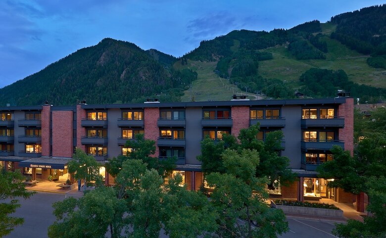 Aparthotel Aspen Square Condominium Hotel