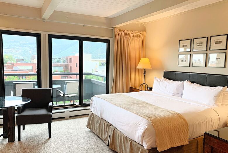 Aparthotel Aspen Square Condominium Hotel