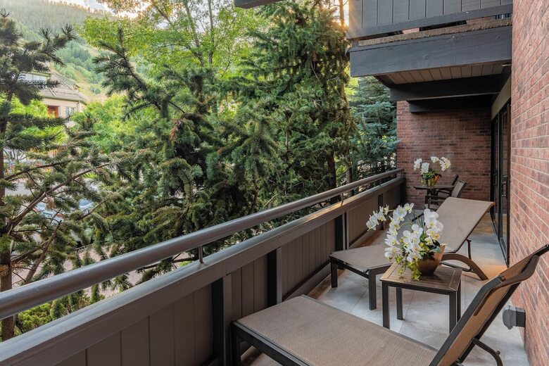 Aparthotel Aspen Square Condominium Hotel