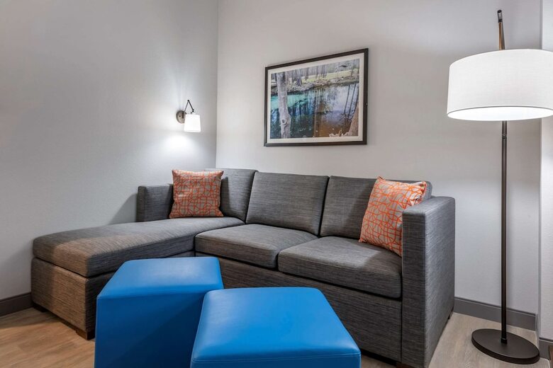 Hotel Comfort Suites Gainesville Near University