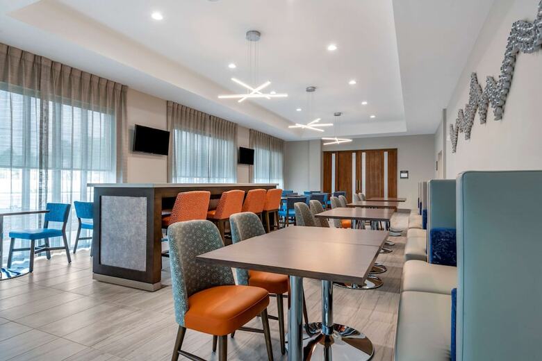 Hotel Comfort Suites Gainesville Near University