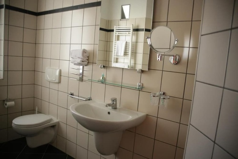 Room In Guest Room - Spacious Double Room In Alba