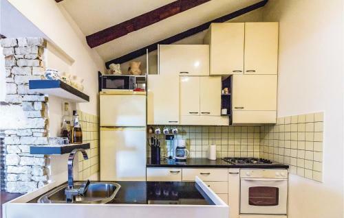 Holiday Home Galizana Fondole