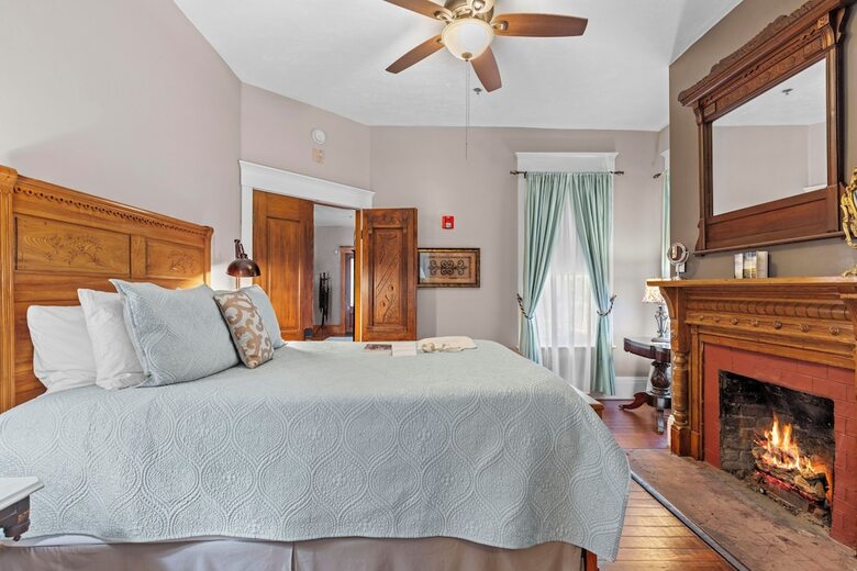 The Laurel Oak Inn Bed And Breakfast