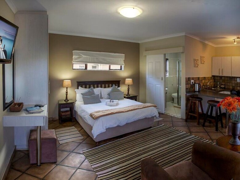 Room-double Bed And Sleeper Couch, Luxur