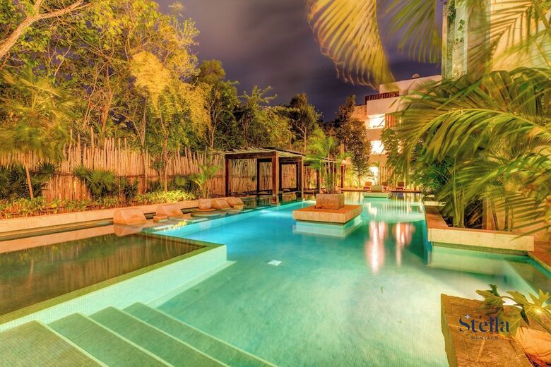 Private Rooftop 1br Condo With Stunning Common Areas By Stella Rentals