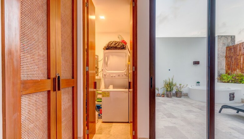Private Rooftop 1br Condo With Stunning Common Areas By Stella Rentals