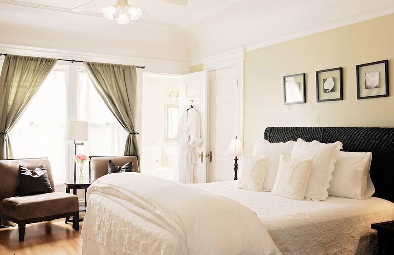 Bed & Breakfast 1801 First Luxury Inn