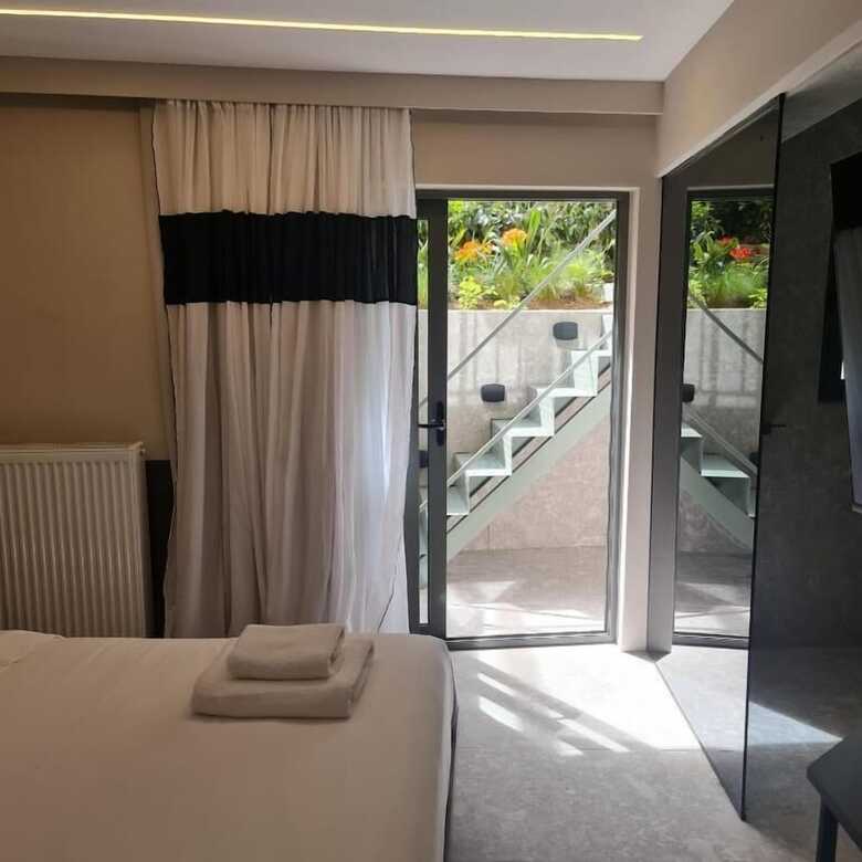 Cityzoe Athens Suites
