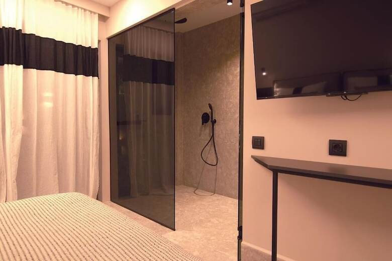 Cityzoe Athens Suites