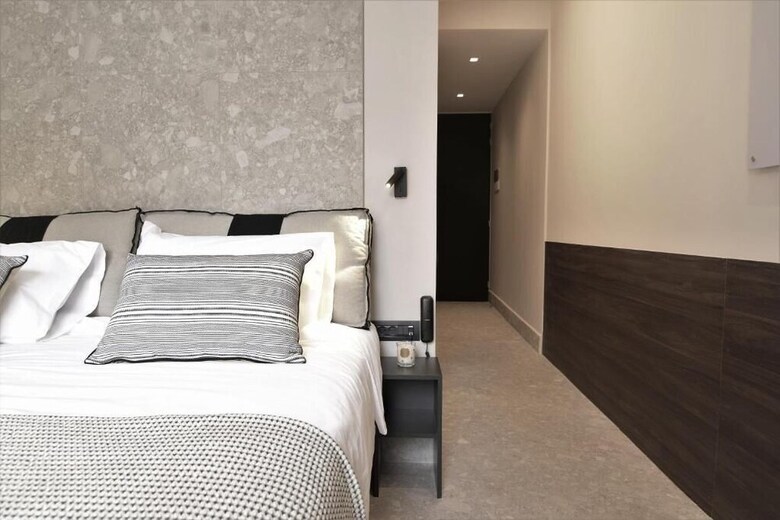 Cityzoe Athens Suites