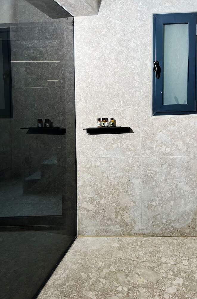 Cityzoe Athens Suites
