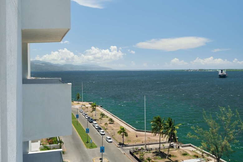 Rok Hotel Kingston, Tapestry Collection By Hilton