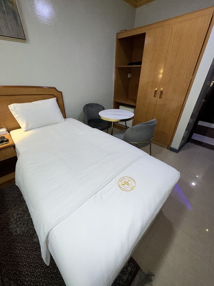 Maaeen Hotel